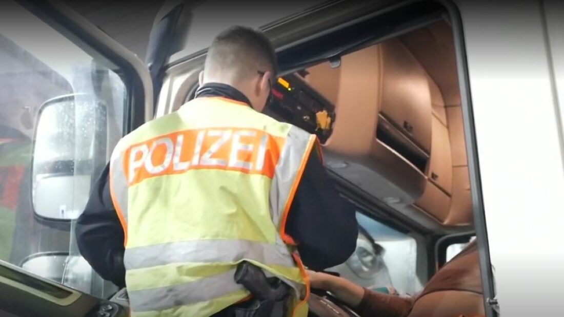 Camioneros con documentación falsa conducen por Europa