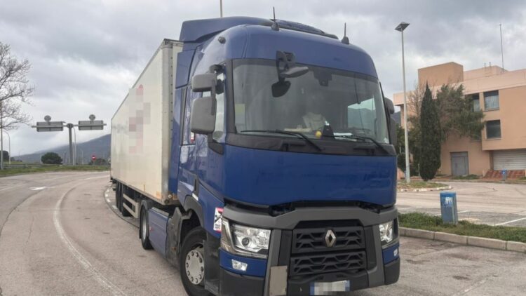 Multa de 47.011 euros a un camionero por 59 infracciones en el tacógrafo