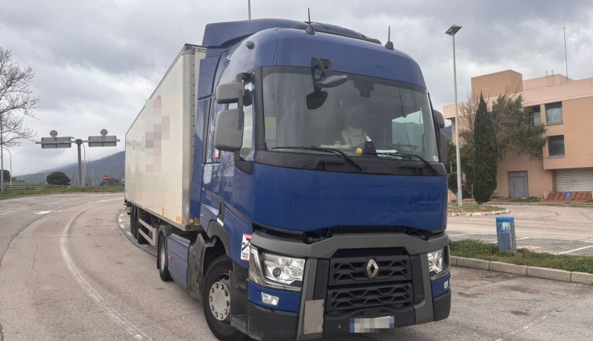 Multa de 47.011 euros a un camionero por 59 infracciones en el tacógrafo