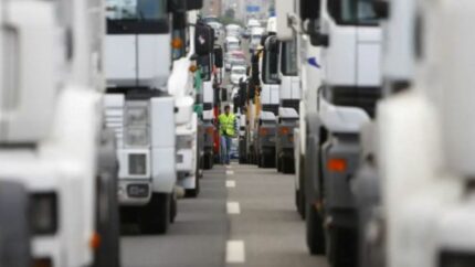 Las insuficientes medidas del Gobierno ponen en riesgo de colapso a 3.000 empresas de transporte y logística de Alicante