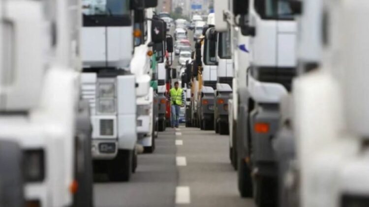 Las insuficientes medidas del Gobierno ponen en riesgo de colapso a 3.000 empresas de transporte y logística de Alicante