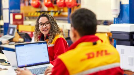 DHL Supply Chain despliega la plataforma SOFTBOT de SVT Robotics en su red global de almacenes