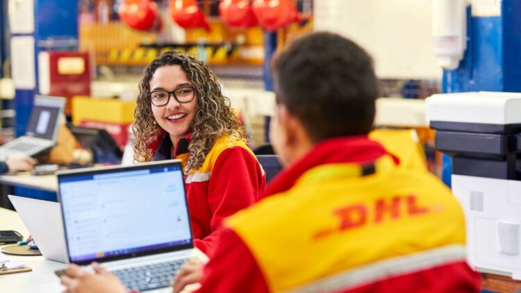 DHL Supply Chain despliega la plataforma SOFTBOT de SVT Robotics en su red global de almacenes
