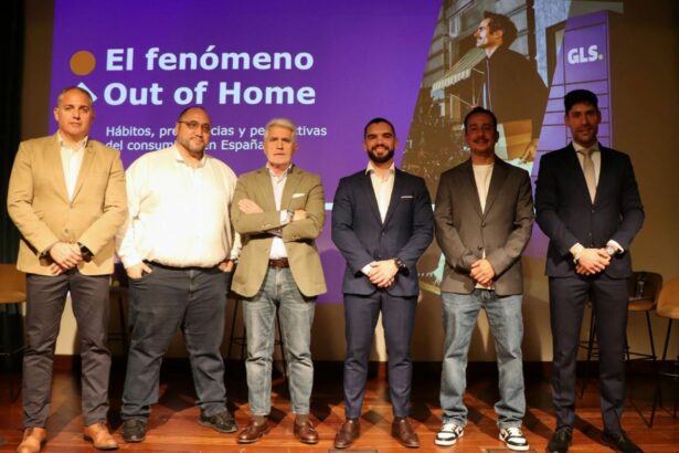 El 54% de los españoles compra en comercios locales cuando acude a recoger un paquete