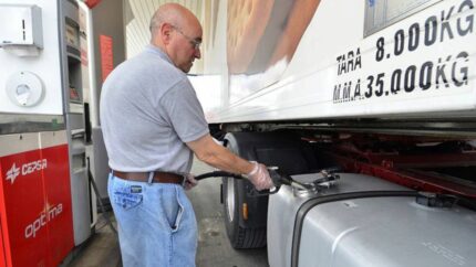 Fenadismer ayuda a los transportistas a repercutir el precio del gasóleo a los clientes