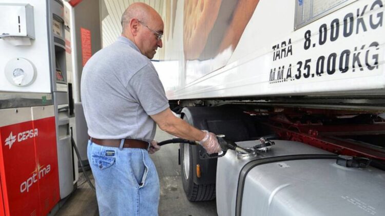 Fenadismer ayuda a los transportistas a repercutir el precio del gasóleo a los clientes