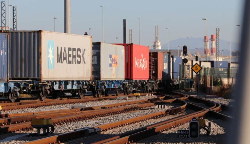 La paradoja del ferrocarril español: Inversiones millonarias y trenes parados