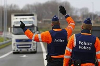 La policía belga interviene ante el gran tráfico de camiones por el gasóleo más barato