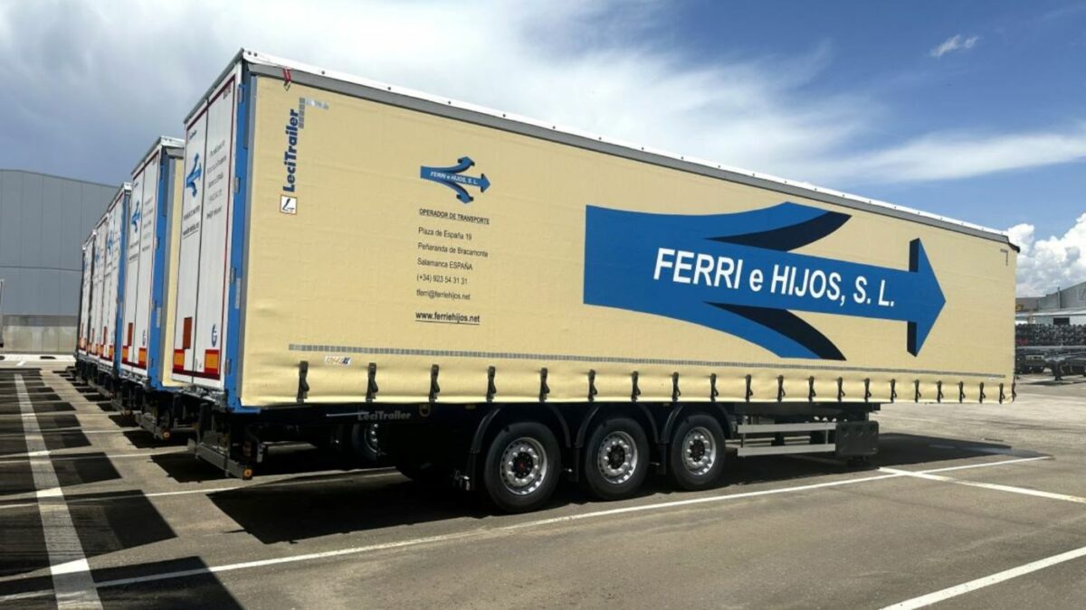 Transportes Ferri e hijos refuerza su flota con 5 semirremolques lonas Elite portabobinas de Lecitrailer