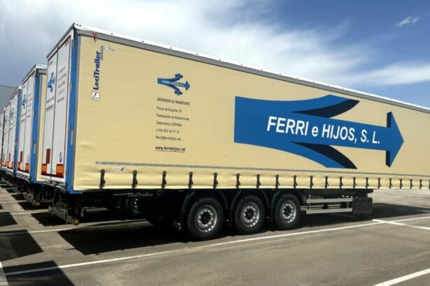 Transportes Ferri e hijos refuerza su flota con 5 semirremolques lonas Elite portabobinas de Lecitrailer