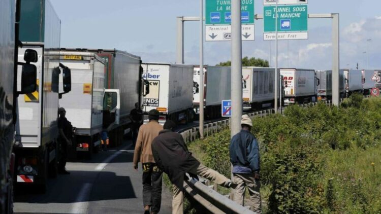 15 maneras de impedir el acceso de migrantes a los camiones