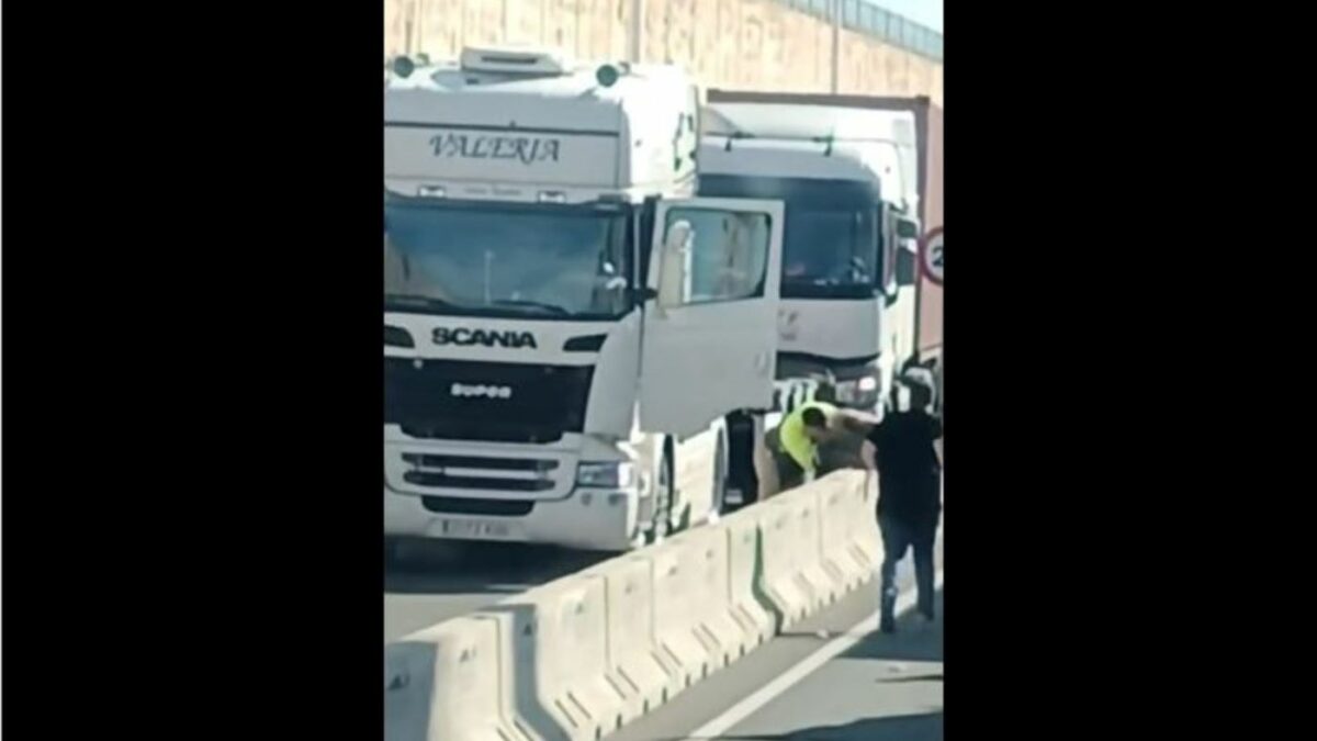Pelea entre dos camioneros en el Puerto de Valencia
