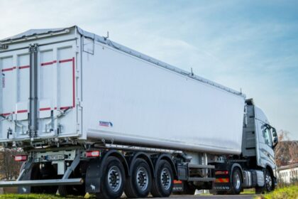Schmitz Cargobull presenta la carrocería de aluminio mejorada para el semirremolque basculante S.KI AK LIGHT