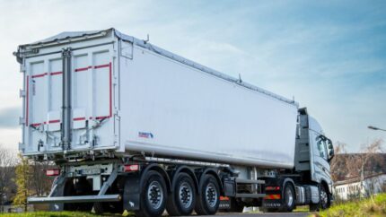 Schmitz Cargobull presenta la carrocería de aluminio mejorada para el semirremolque basculante S.KI AK LIGHT