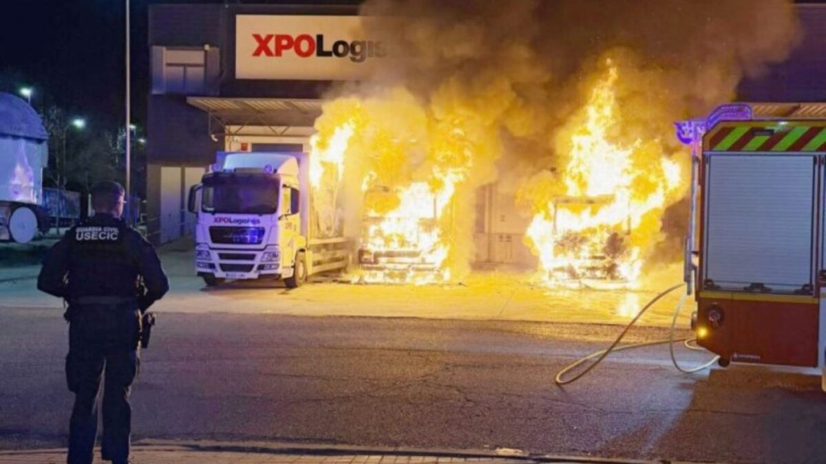 Arden seis camiones en el Centro de Transportes de Benavente