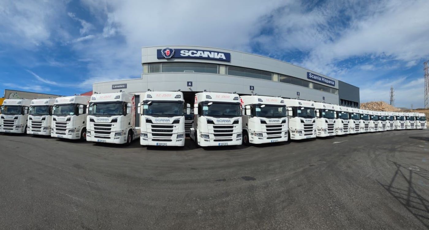 Transportes EuroPérez amplía su flota con 20 camiones Scania . Foto: Scania Hispania Transportes EuroPérez amplía su flota con 20 camiones Scania