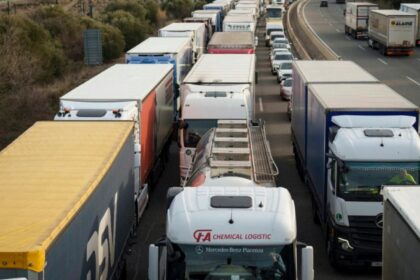 Los transportistas franceses se movilizan por el aumento del precio del gasóleo