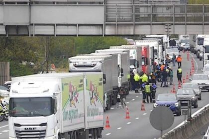 Los transportistas franceses mantienen las movilizaciones a pesar de las ayudas anunciadas por el Gobierno