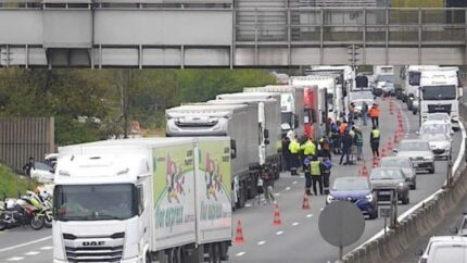 Los transportistas franceses mantienen las movilizaciones a pesar de las ayudas anunciadas por el Gobierno