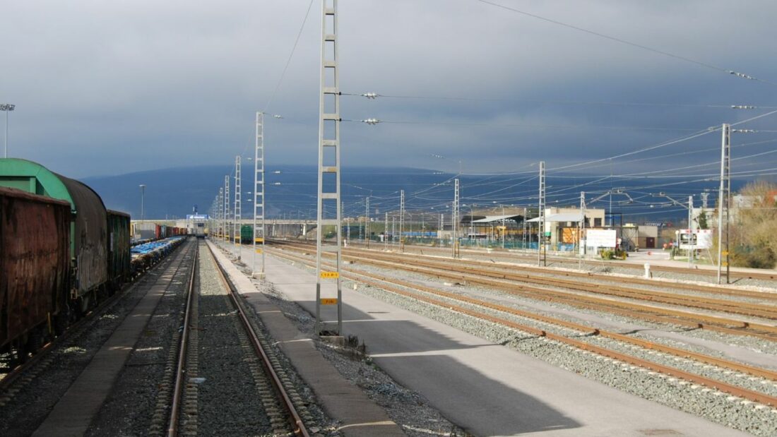 Transportes licita la explotación de la terminal de transporte de mercancías de Júndiz
