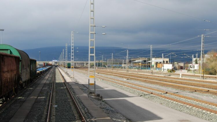 Transportes licita la explotación de la terminal de transporte de mercancías de Júndiz