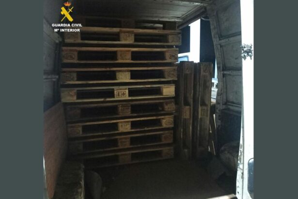 Tres detenidos por el robo de palés de camiones en áreas de servicio de Granada