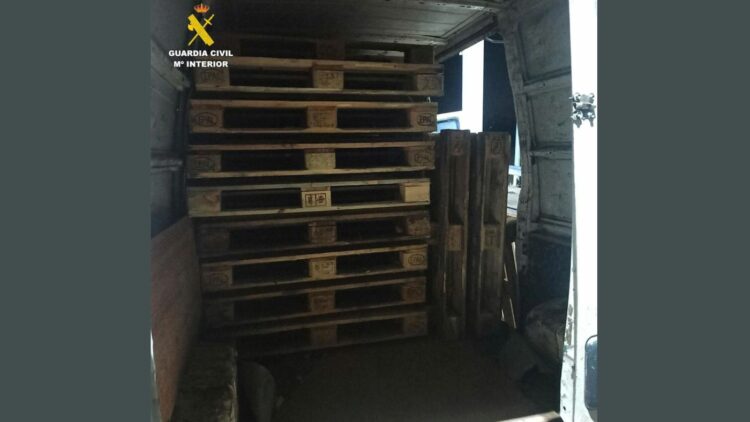 Tres detenidos por el robo de palés de camiones en áreas de servicio de Granada