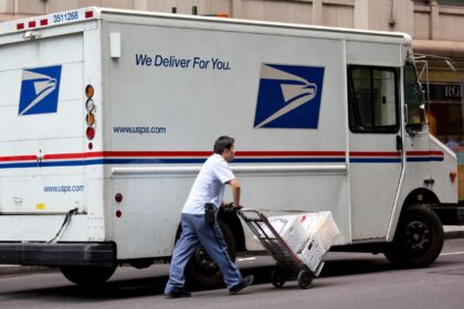 USPS se suma a la ofensiva en EE.UU. contra los conductores de camiones no cualificados