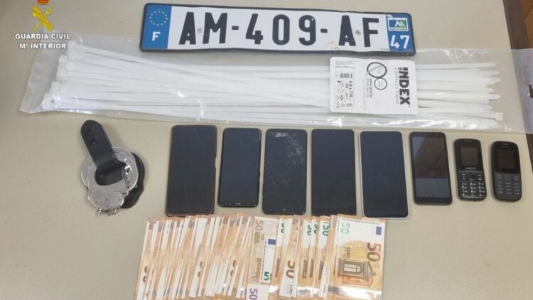 4 detenidos por secuestrar a un camionero en la A-3 y robar mercancía por un millón de euros