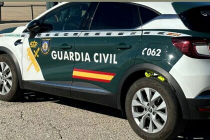 Buscan a un camionero que tras volcar su camión se dió a la fuga