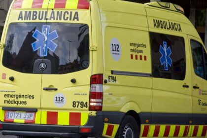 Herido grave un camionero al volcar el camión en la N-145