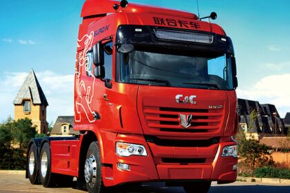 Camiones eléctricos sustituyendo las baterías para transportar mercancías entre Francia y Marruecos