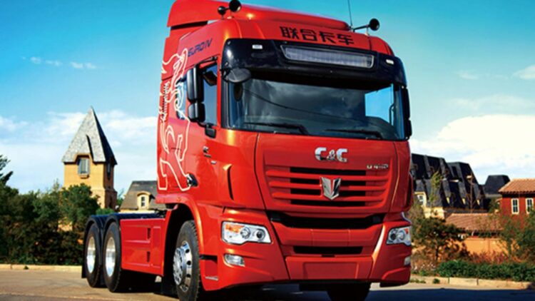 Camiones eléctricos sustituyendo las baterías para transportar mercancías entre Francia y Marruecos