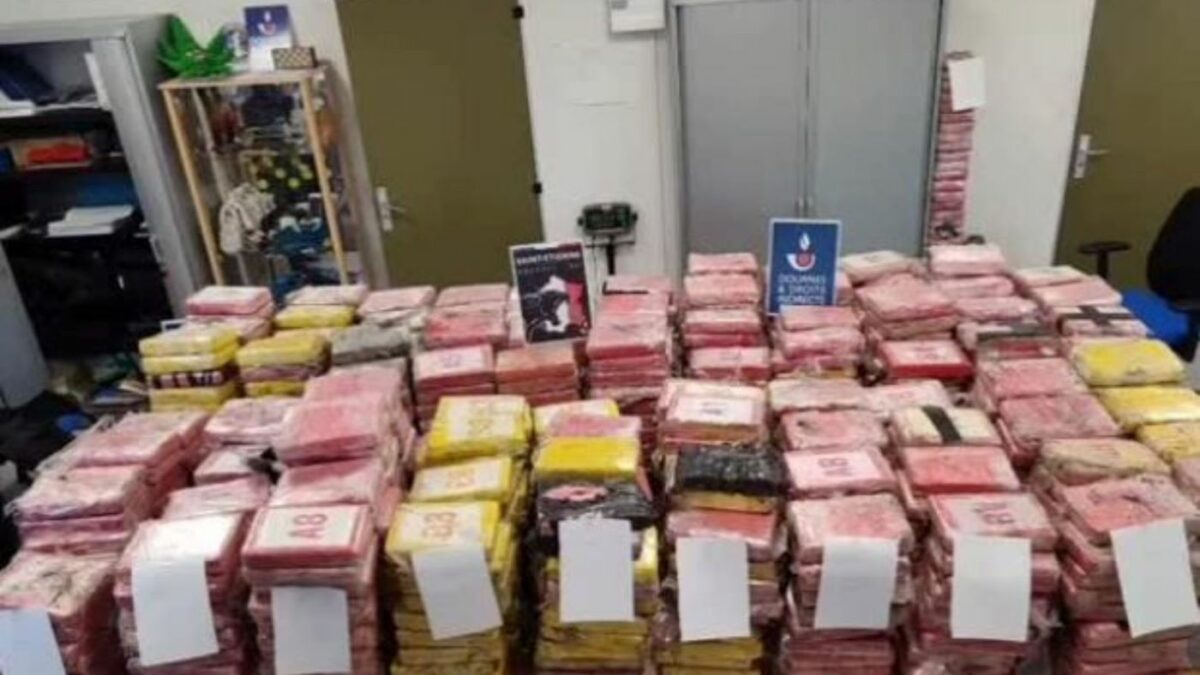 Incautan 1.145 kilos de cocaína en un camión procedente de Portugal. Foto: Aduanas Francia Incautan 1.145 kilos de cocaína en un camión procedente de Portugal