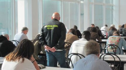 La falta de examinadores bloquea la incorporación de nuevos conductores profesionales