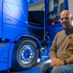 El conductor Sander regresa al volante del camión tras sufrir una lesión en la médula espinal