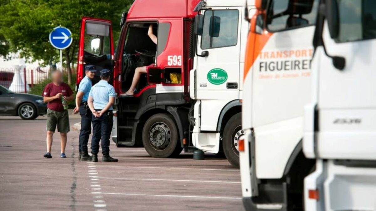 Francia prohíbe el cabotaje a tres empresas de transporte de mercancías extrajeras