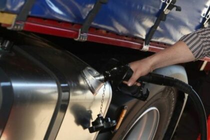 Fenadismer celebra la ley que blinda al transportista frente a la subida del gasóleo