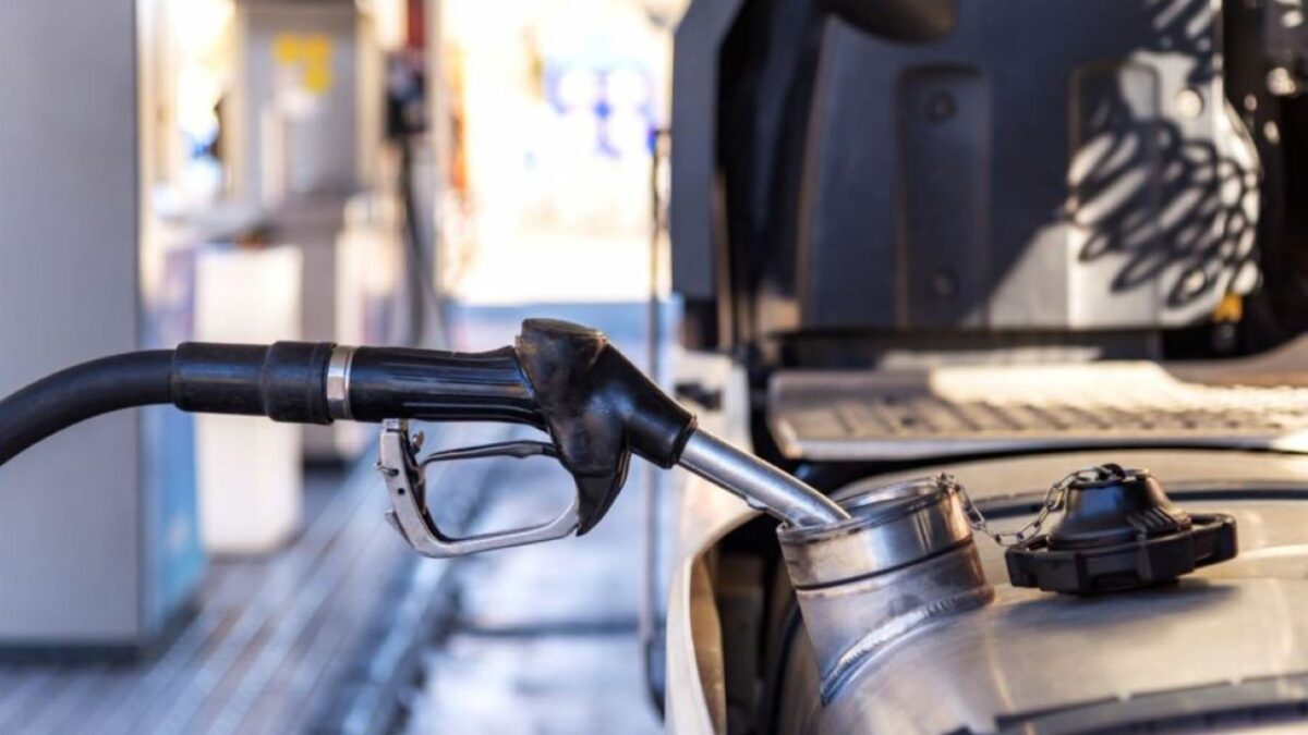 Los transportistas tienen que afrontar más de 1.200 euros al mes en gastos adicionales de gasóleo