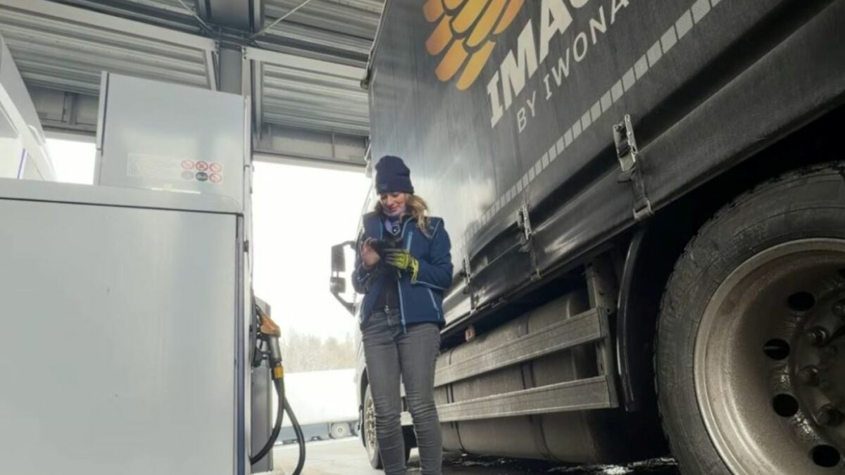 La camionera polaca Iwona Blecharczyk de Polonia a España en camión