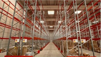 Cómo optimizar el espacio en almacenes con pasillos estrechos