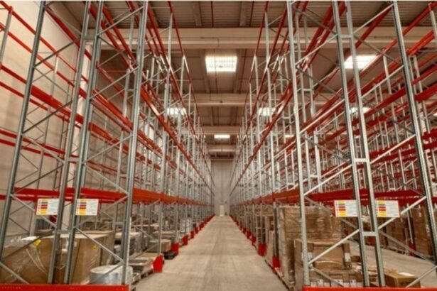 Cómo optimizar el espacio en almacenes con pasillos estrechos