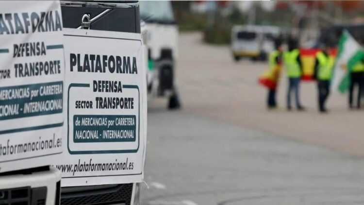 La Plataforma en Defensa del Sector del Transporte plantea un posible paro de transportistas