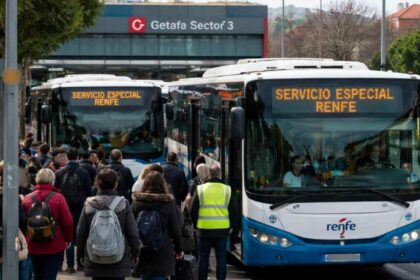 Renfe apuesta por su empresa de transporte en autobús, a pesar de la suspensión de la licitación
