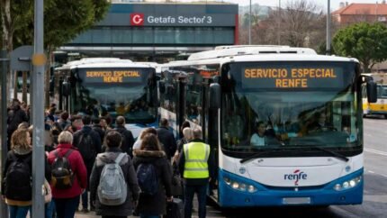 Renfe apuesta por su empresa de transporte en autobús, a pesar de la suspensión de la licitación