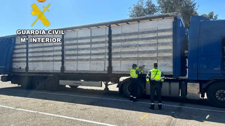 Interceptado un camión con más de medio millón de cajetillas de tabaco de contrabando