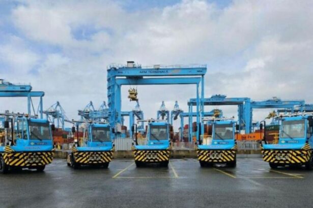 APM Terminals Maasvlakte II, Embotech y Terberg amplían su flota de tractoras eléctricas automáticas