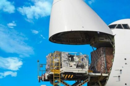 La escasez de combustible para aviones amenaza el transporte aéreo de mercancías