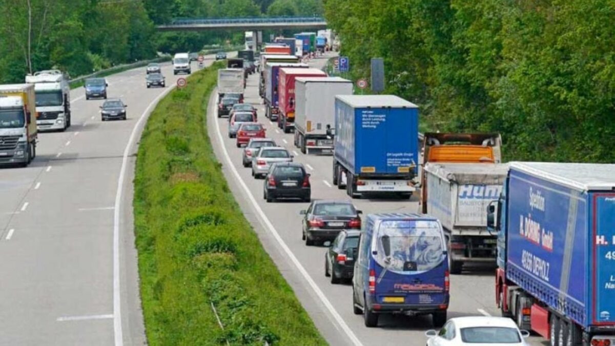 Más cargas y costes más altos en las rutas internacionales para los transportistas españoles. Foto de archivo Más cargas y costes más altos en las rutas internacionales para los transportistas españoles