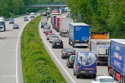 Más cargas y costes más altos en las rutas internacionales para los transportistas españoles